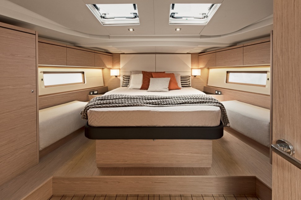 Beneteau Oceanis 51.1 interior 8