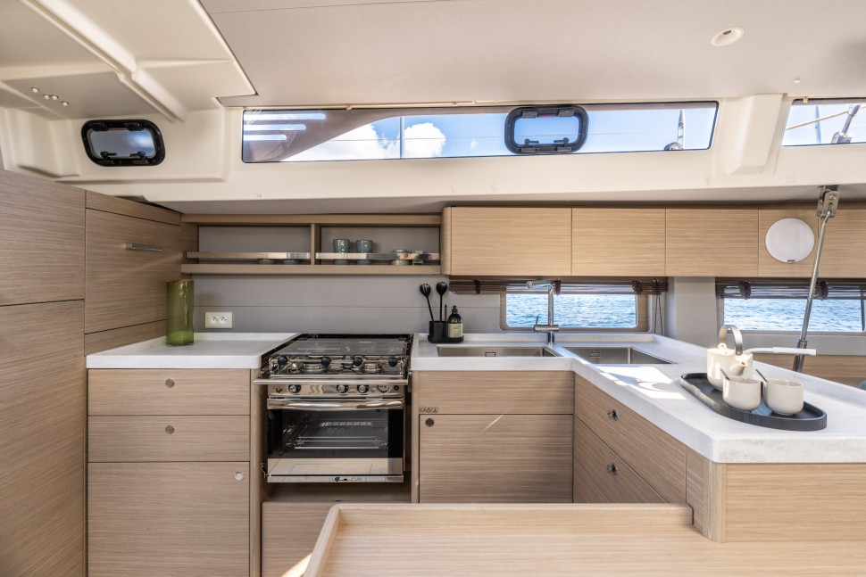 Beneteau Oceanis Interior 2