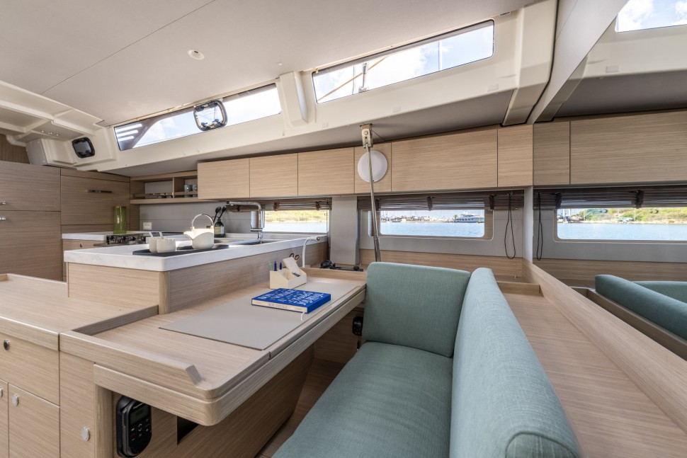 Beneteau Oceanis Interior 3