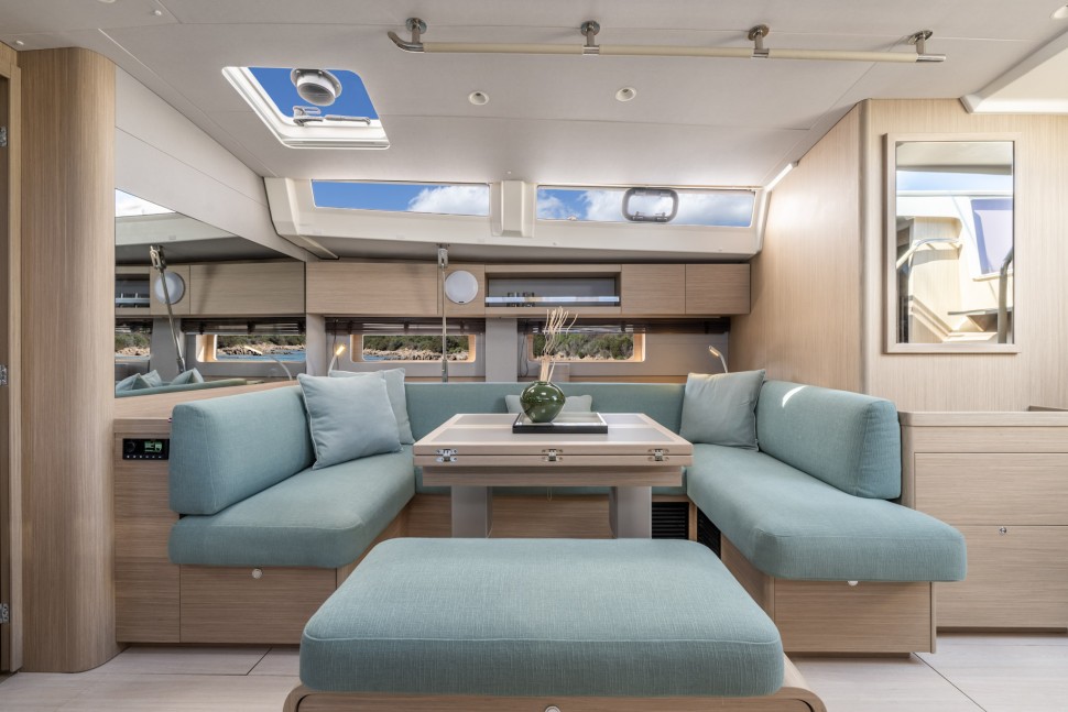 Beneteau Oceanis Interior 6
