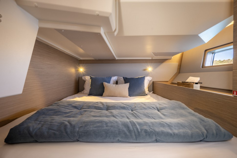 Beneteau Oceanis Interior 8