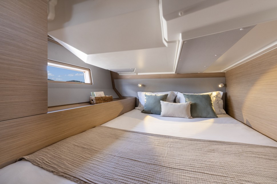 Beneteau Oceanis Interior 9