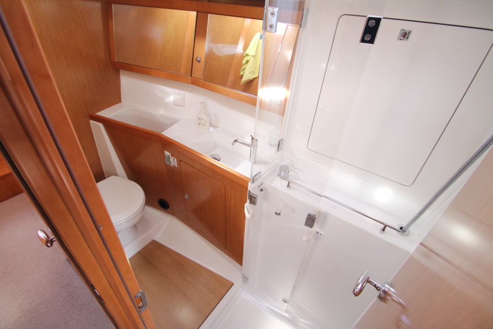 Beneteau Sense 43 16