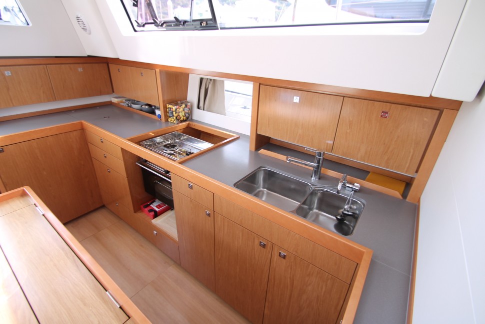 Beneteau Sense 43 18