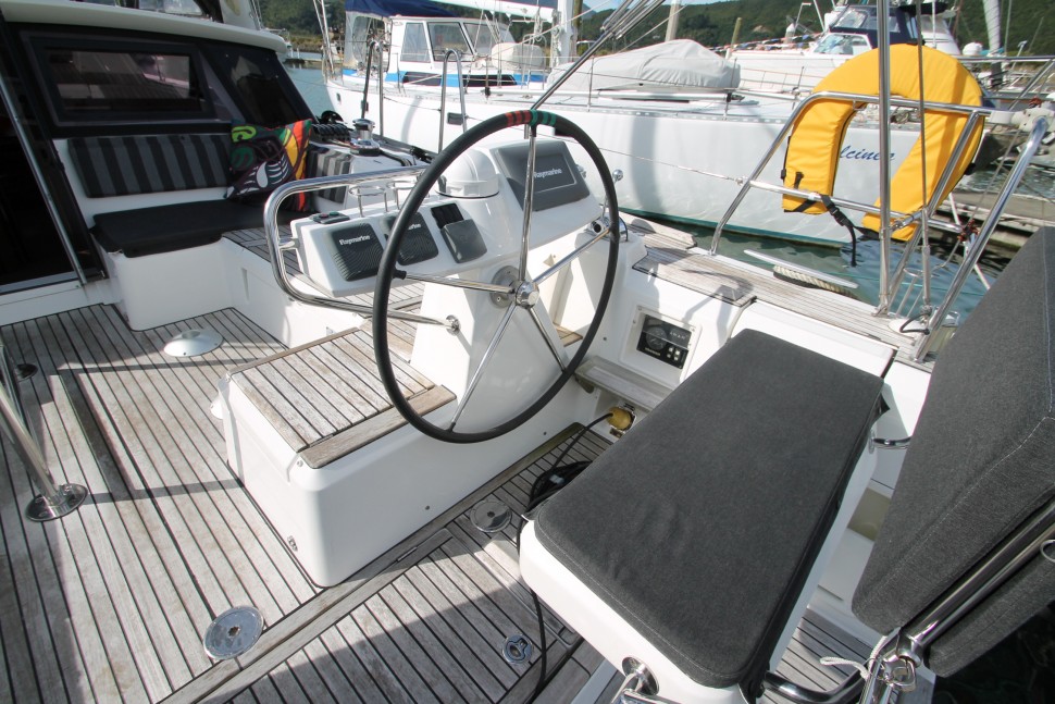 Beneteau Sense 43 9