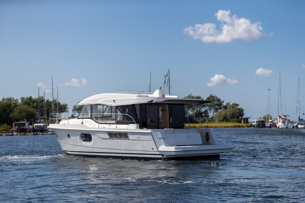 Beneteau Swift Trawler 41 Sedan 8