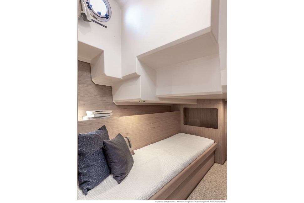 Beneteau Swift Trawler 41 cabin 4