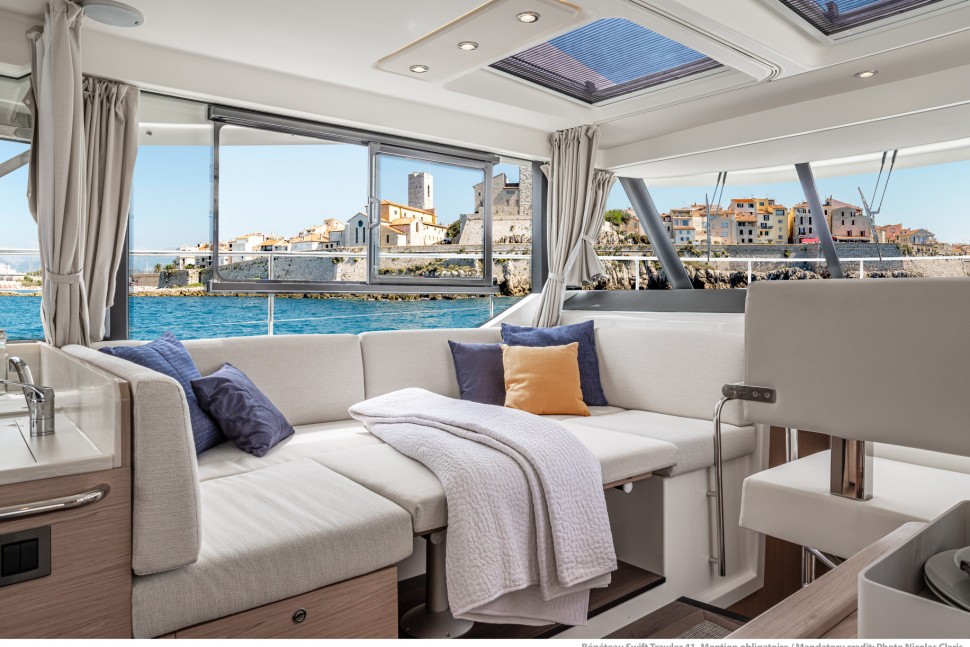 Beneteau Swift Trawler 41 lounge