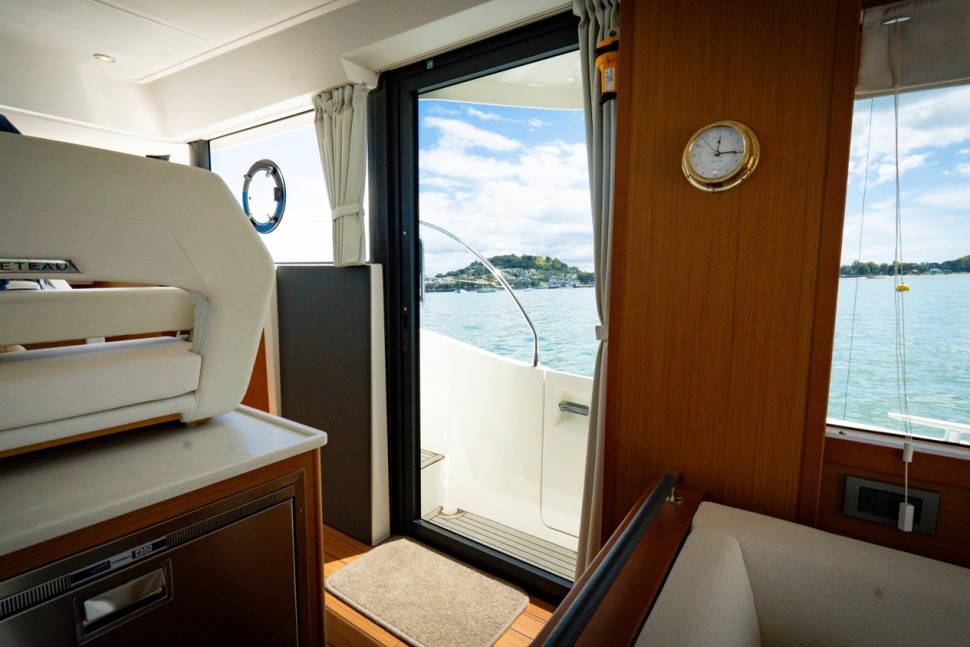 Beneteau Swift Trawler 47 Mahaki 10 Side Door