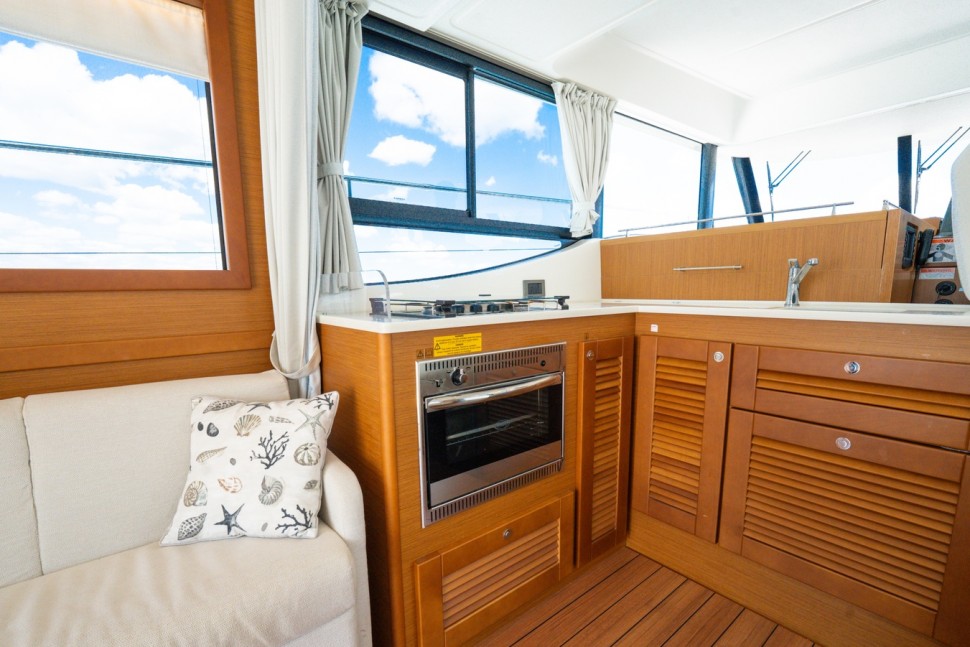 Beneteau Swift Trawler 47 Mahaki 14 Galley