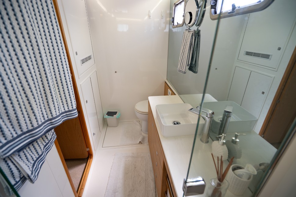 Brady 52 Pathfinders Pilothouse 15