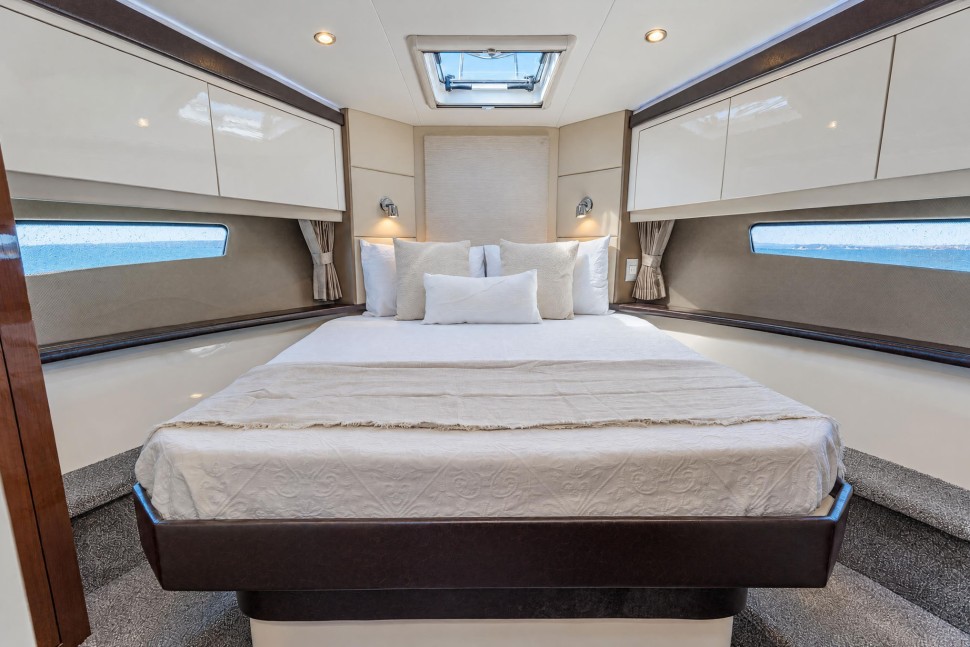 Carver 37 16 main cabin