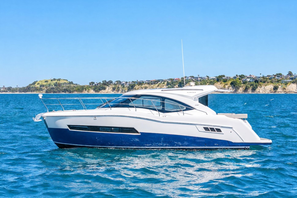 Carver 37 5 exterior port side hull