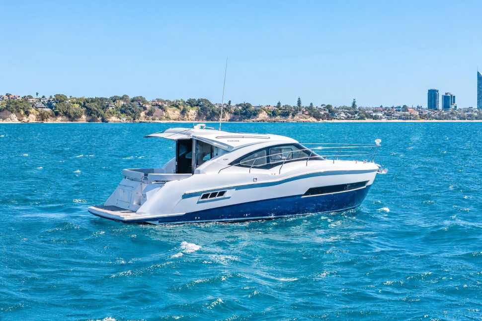 Carver 37 9 exterior starboard hull