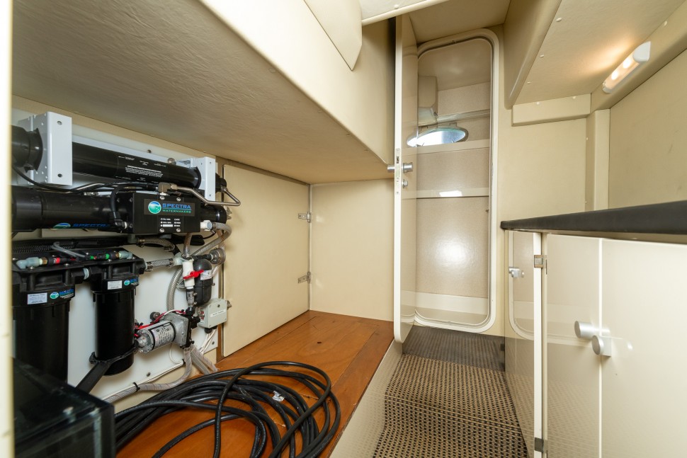 Comar 52 Salute 14 Crew Quarter