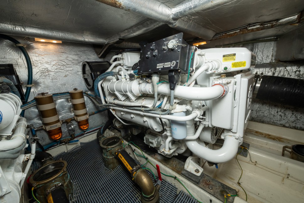 Comar 52 Salute 19 Port Engine