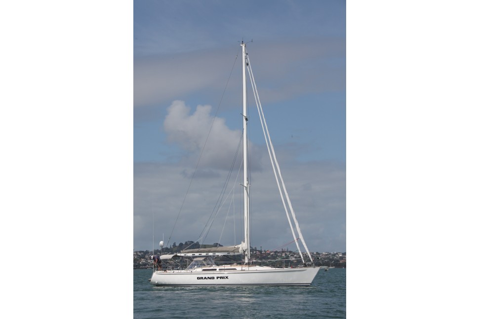 Davidson 19 Under bare poles.jpg