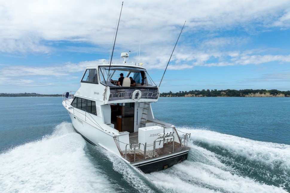 Don Senior 13.8 Judahn 03 exterior