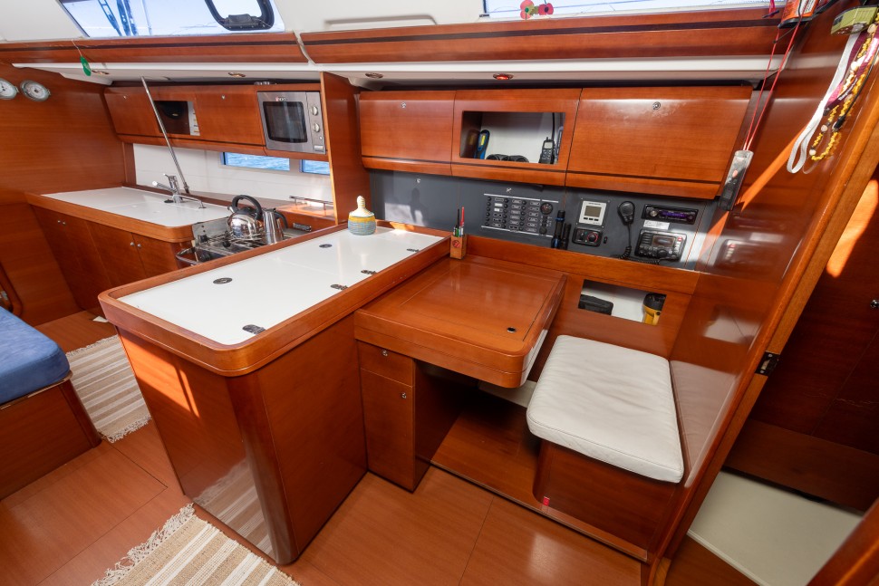 Dufour 405 GL Te Rere 16 galley