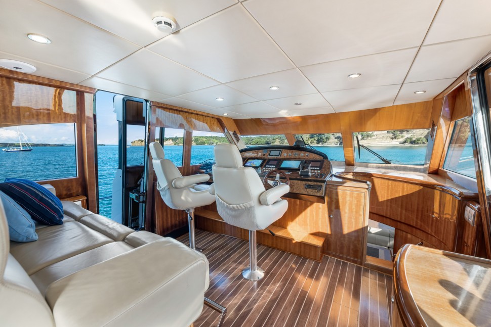 Dyna Laguna 77 Tawaki 13 interior flybridge