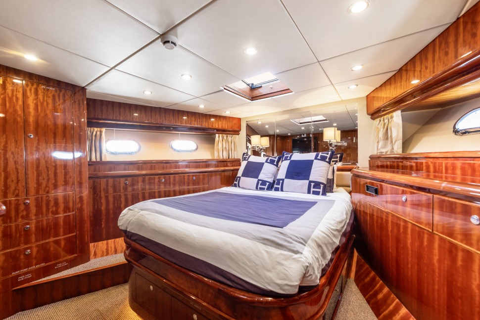 Dyna Laguna 77 Tawaki 16 bow cabin2