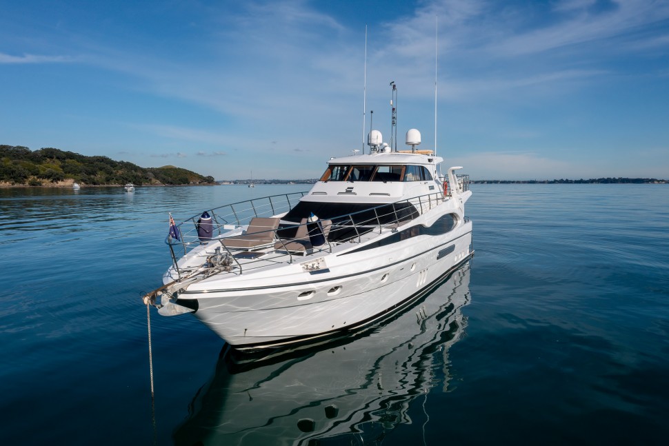 Dyna Laguna 77 Tawaki 2 exterior bow portside