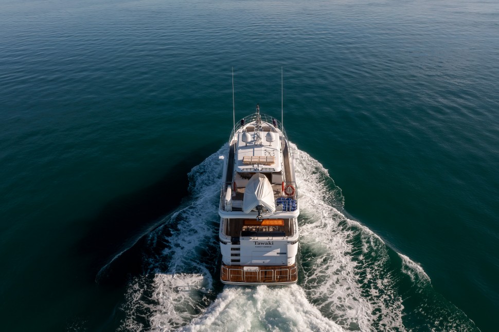 Dyna Laguna 77 Tawaki 6 exterior stern