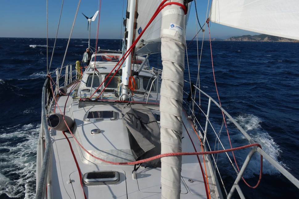 Explorer 50 04 exterior