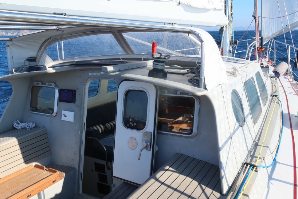 Explorer 50 05 exterior