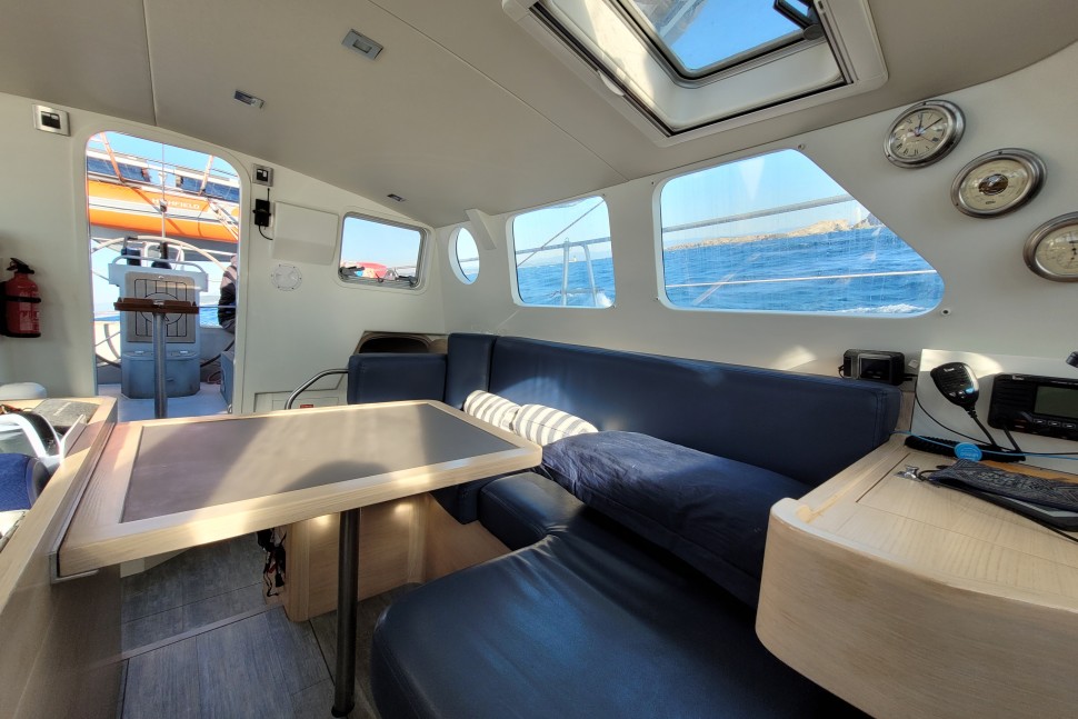 Explorer 50 08 upper saloon2