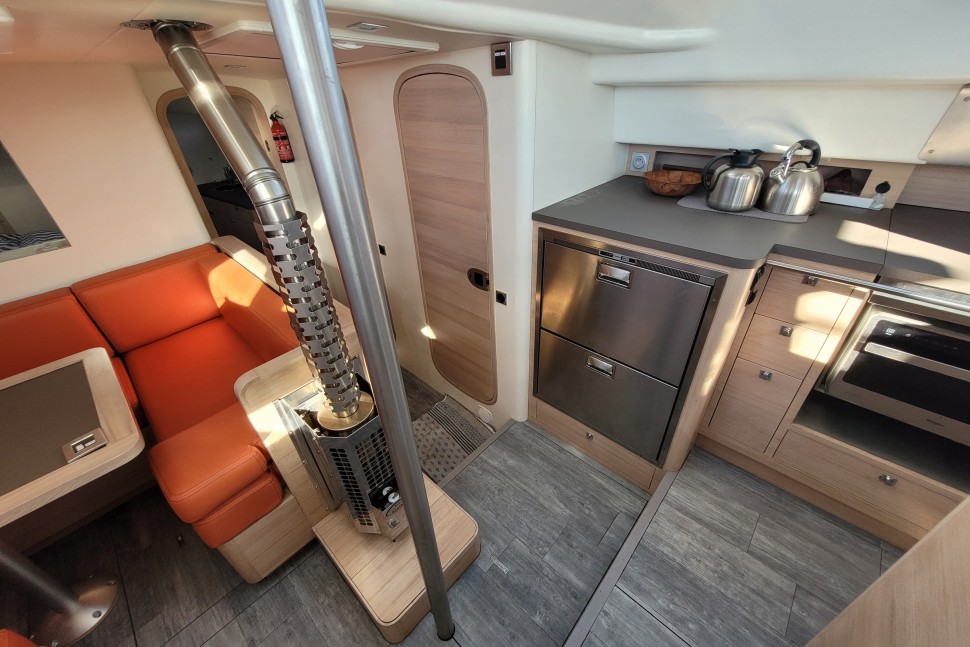 Explorer 50 11 galley