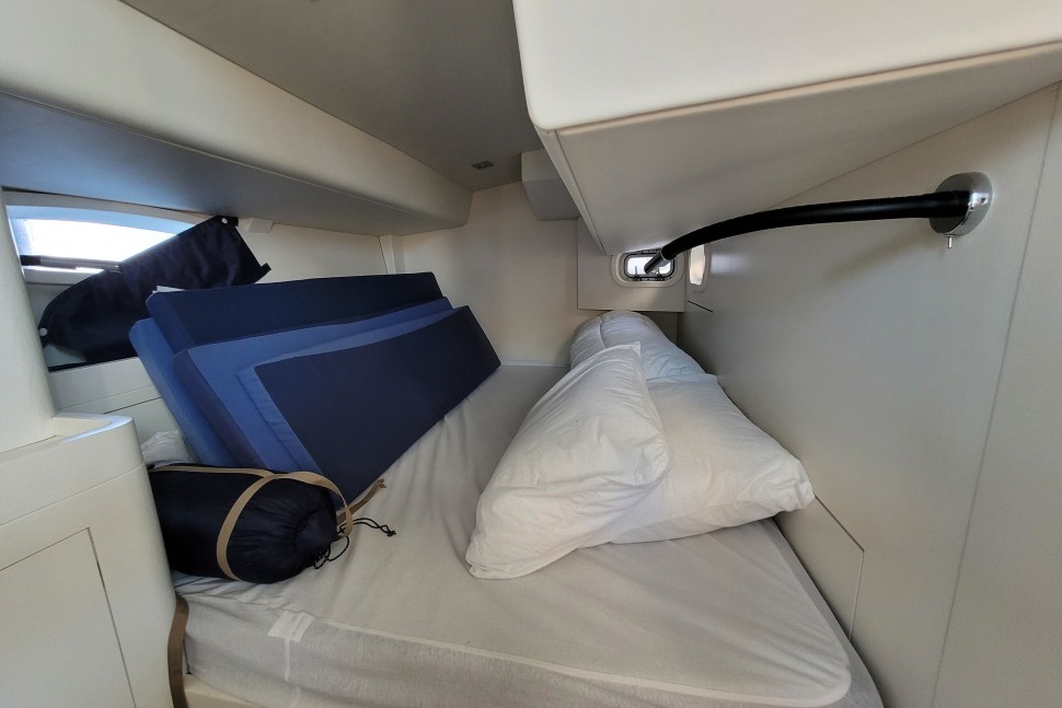 Explorer 50 15 aft cabin