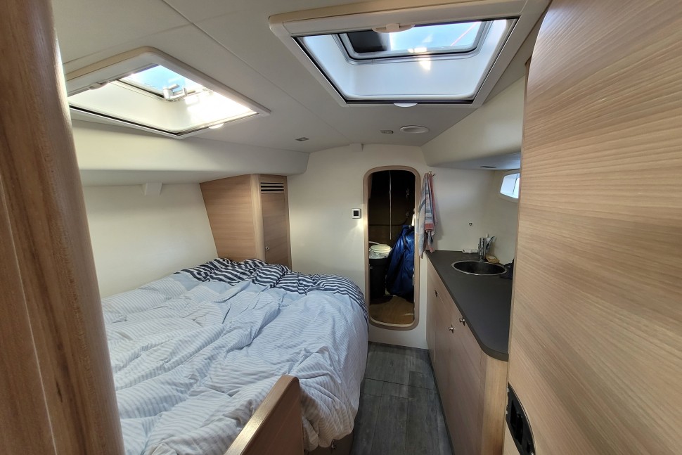 Explorer 50 16 cabin