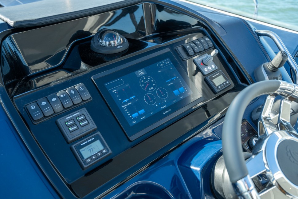 GT41 COCKPIT 37