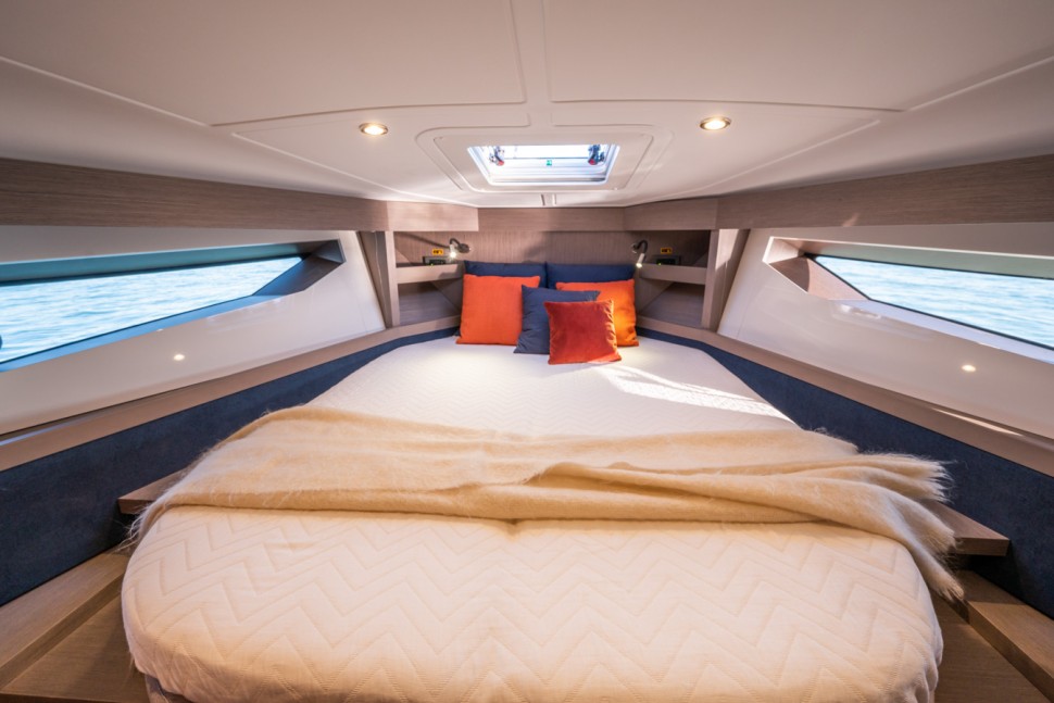 GT41 INTERIOR 18