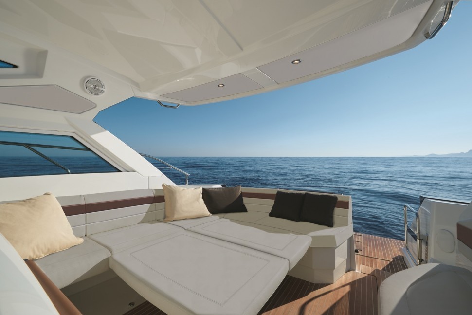 Gran Turismo Aft Deck3