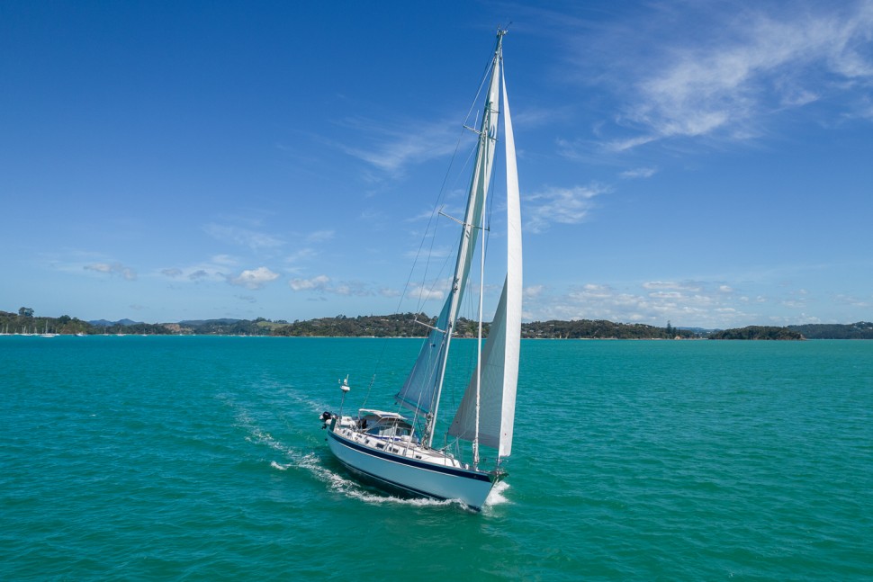 HALLBERG RASSY 54 83