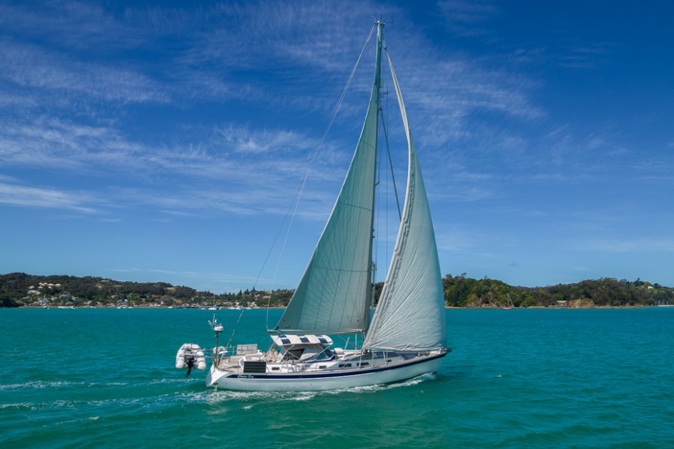 HALLBERG RASSY 54301