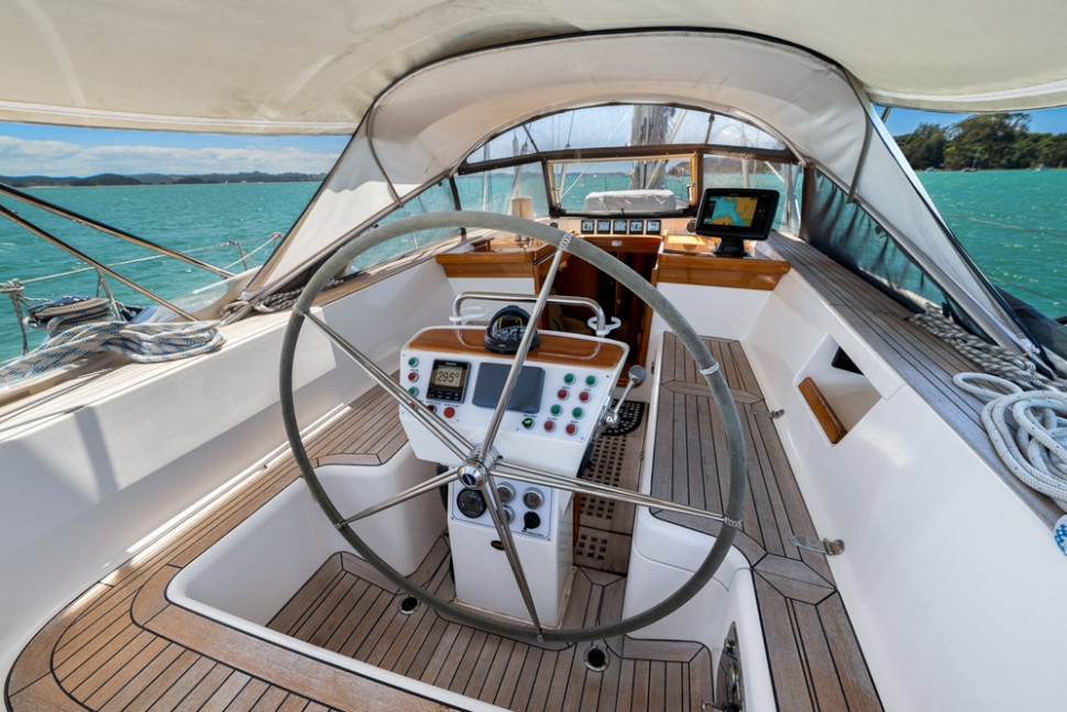 HALLBERG RASSY 54307