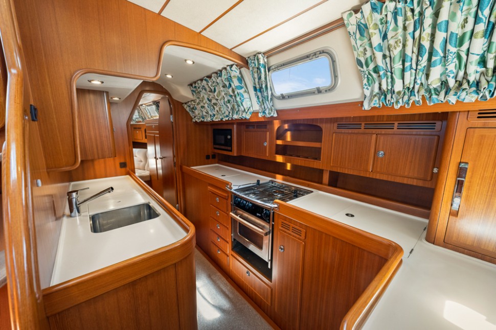 HALLBERG RASSY 54311