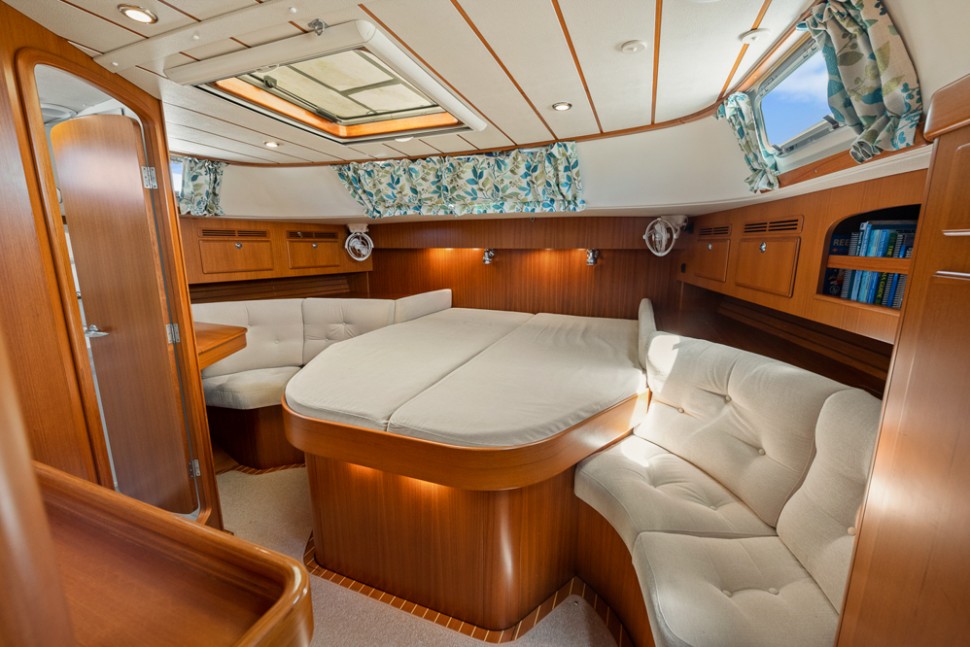 HALLBERG RASSY 54312