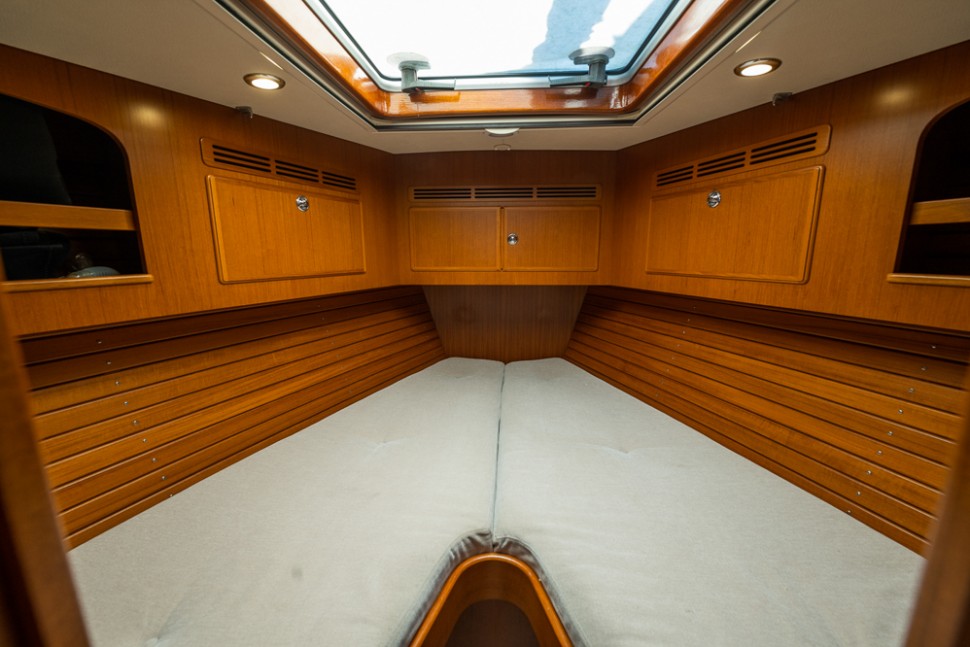 HALLBERG RASSY 54316