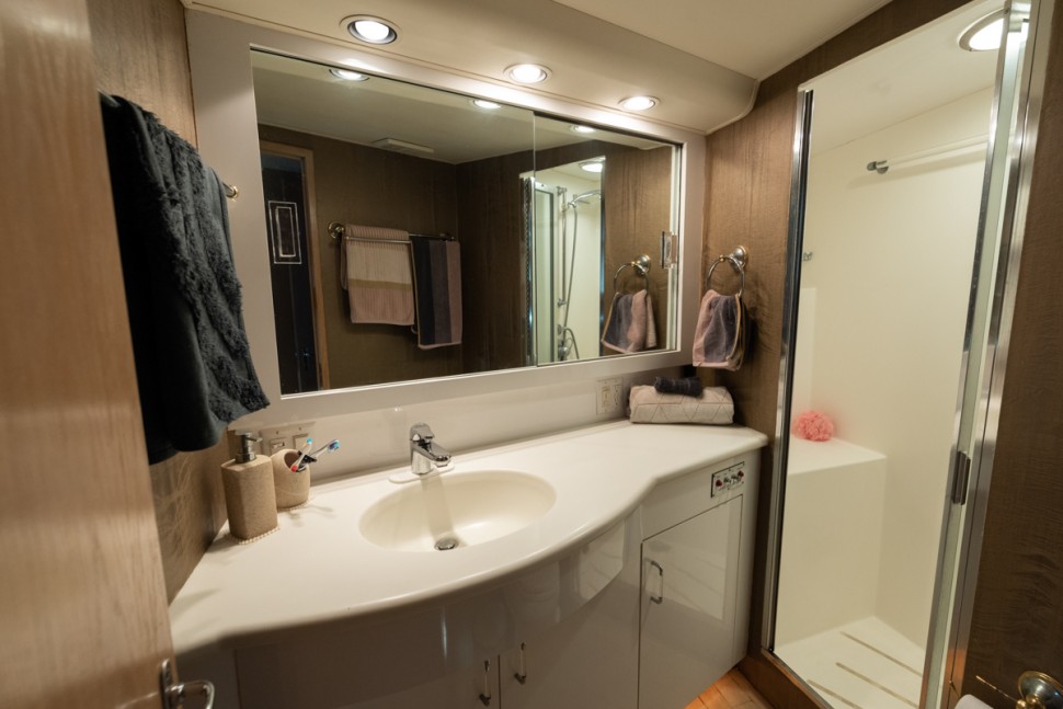 HATTERAS 65 120