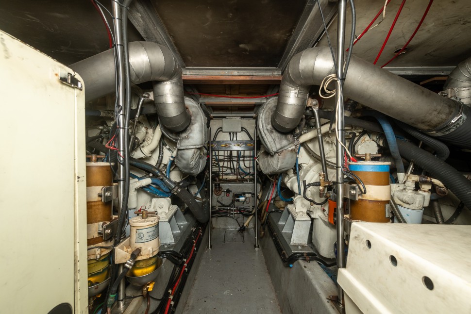Hatteras 52 engine room 20