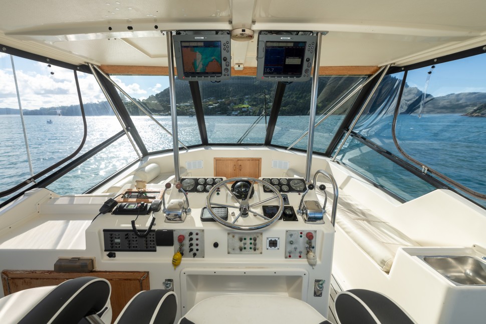Hatteras 52 flybridge 2