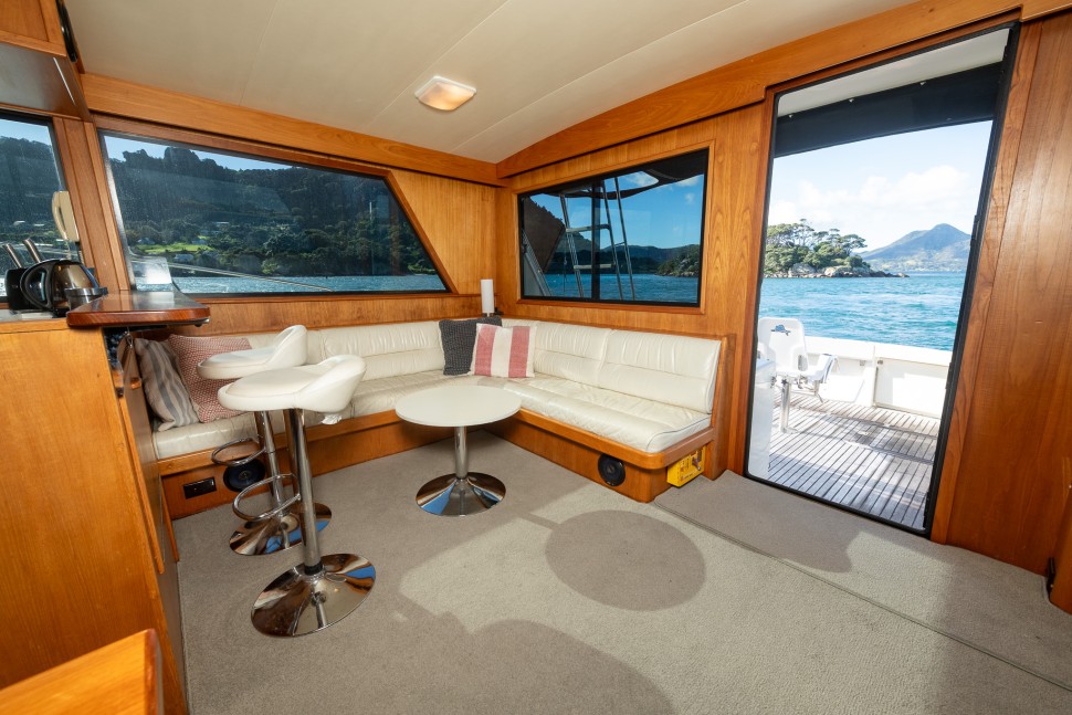 Hatteras 52 interior 13
