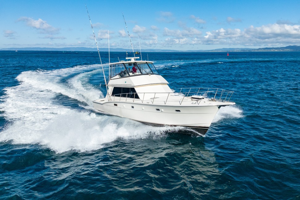Hatteras 52 underway 1