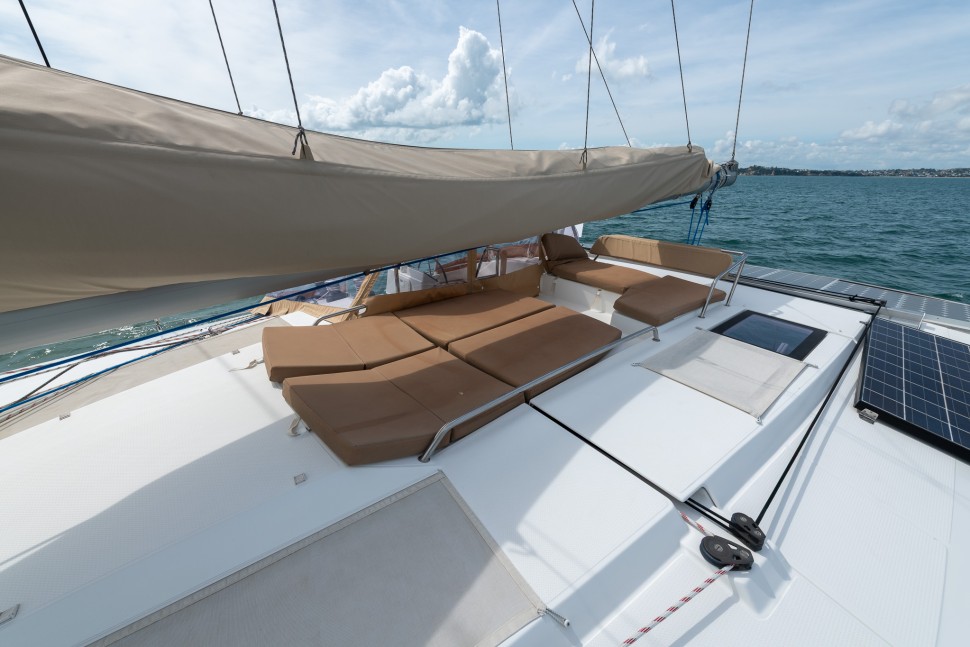 Helia 44 White Cloud 11 bow