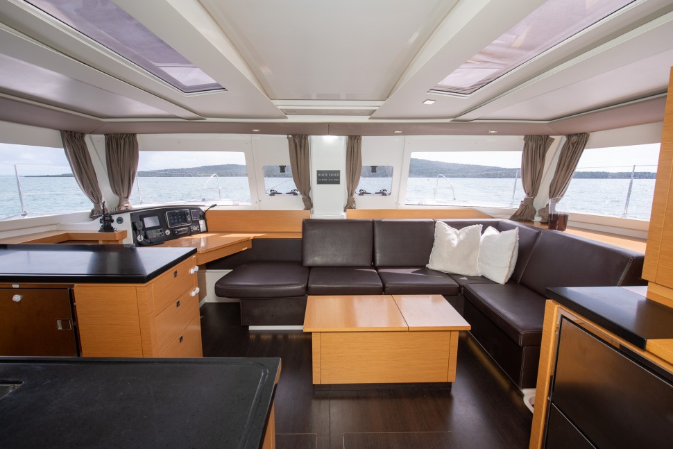 Helia 44 White Cloud 13 saloon