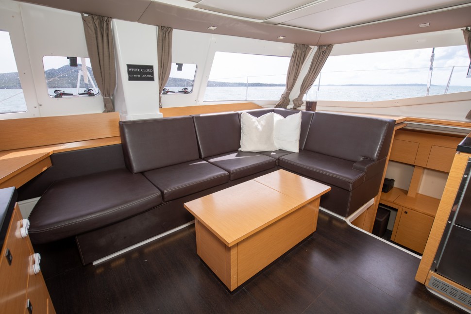 Helia 44 White Cloud 14 saloon